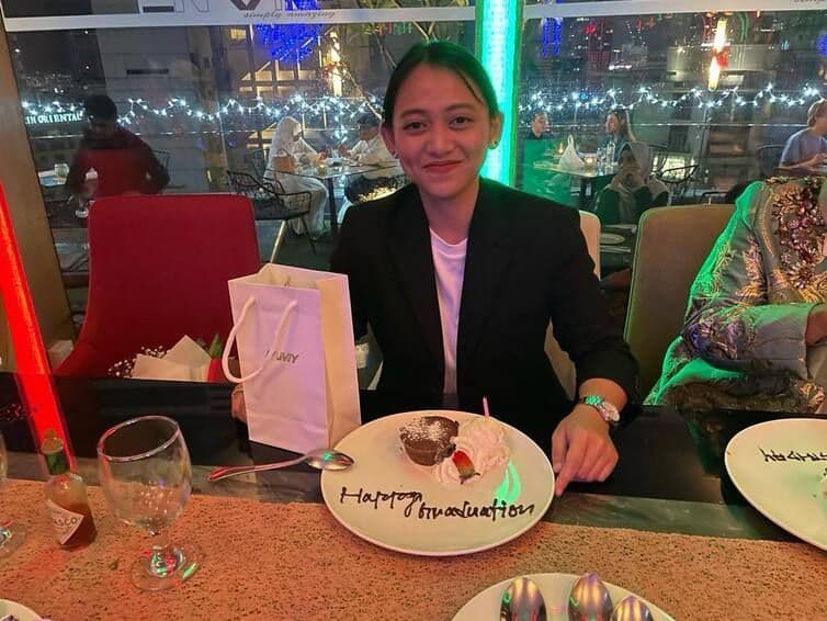 Meet the Lizards Titi Hartinah Product Growth Analyst 03.jpg
